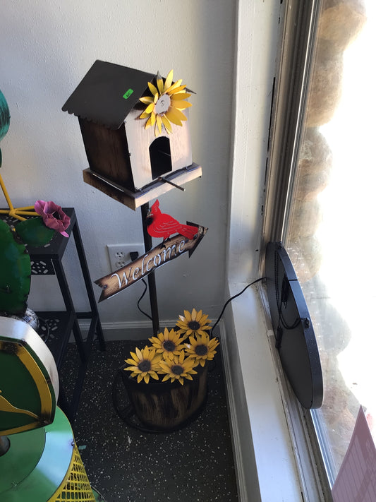 Welcome birdhouse w/ cardinal
