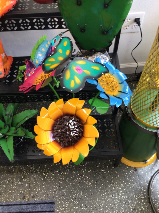Triple flower w/ butterfly on stand