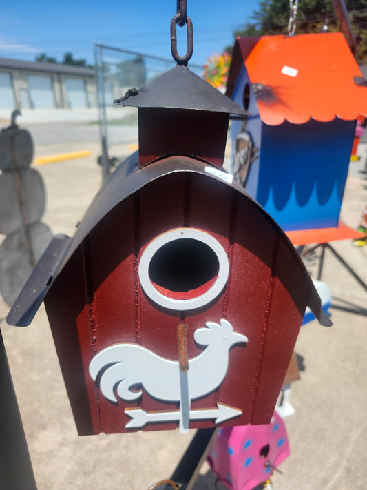 Barn birdhouse
